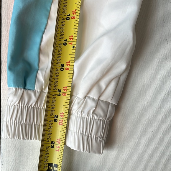 DNA Cropped Ultra Lightweight Windbreaker in
Small - Picture 13 of 13